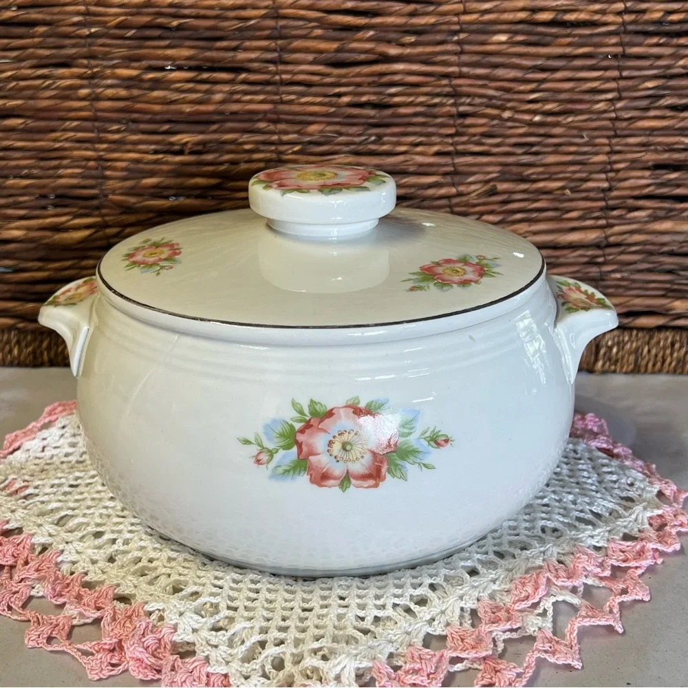 Halls Superior Quality Kitchenware Rose White Casserole Dish Circa 1945